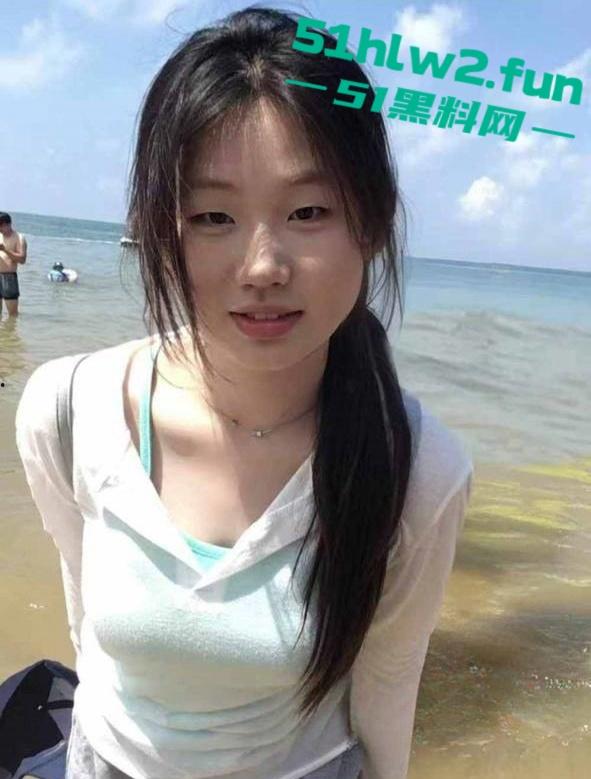 河南20岁骚货母狗【李琦】穿着黑丝连体情趣内衣大跳骚舞，露脸自慰的表情简直太骚了。-14