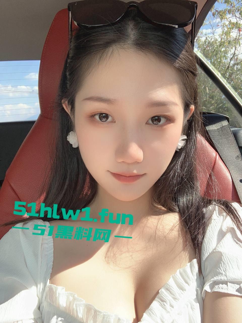 江苏信息职业技术学院反差骚母狗【刘柄池】靓丽颜值身材曼妙，私下却是骚母狗酒店被金主调教视频流出。-14