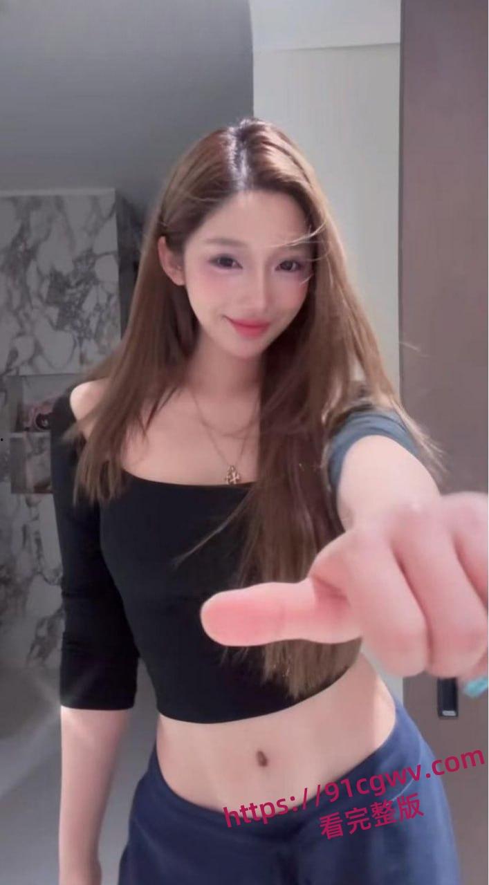 吴亦凡事件女主都美竹新恋情曝光 献身京圈50岁灰产大佬 三里屯酒店激情交欢 性爱视频流出！-3