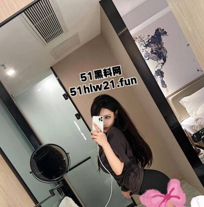 抖音54万粉丝网红【DJMILK】绝美颜值性感尤物，同厂牌签约艺人做爱淫乱自拍视频流出。-8