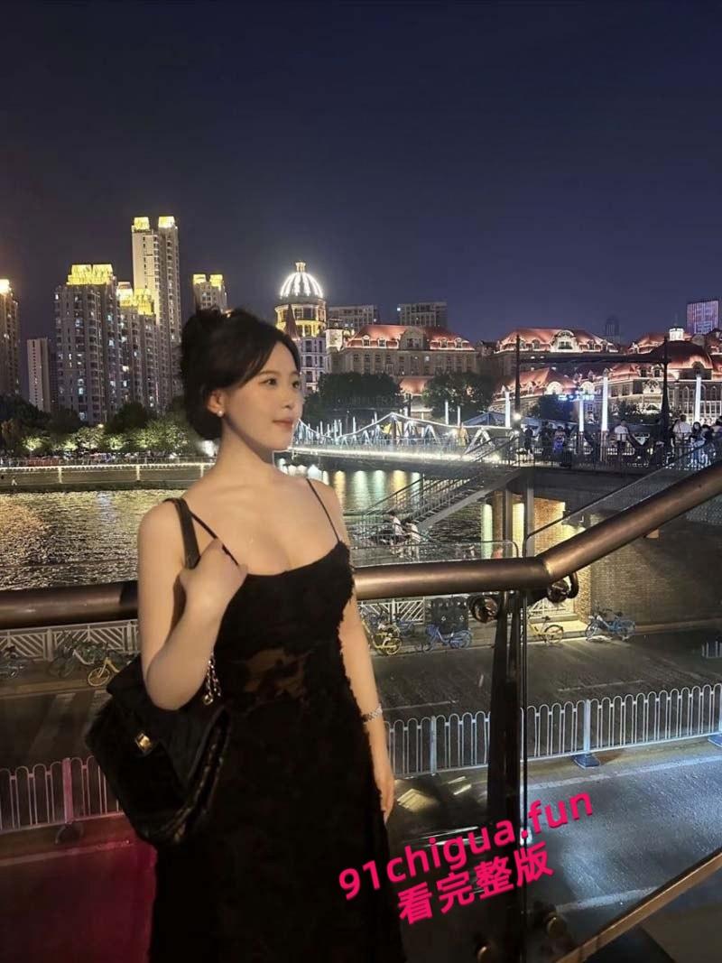 广州民航学院校花【贾明爽】包养遭曝光，高冷女神私下变金主玩物调教成母狗，尺度超大的空乘新星！-10