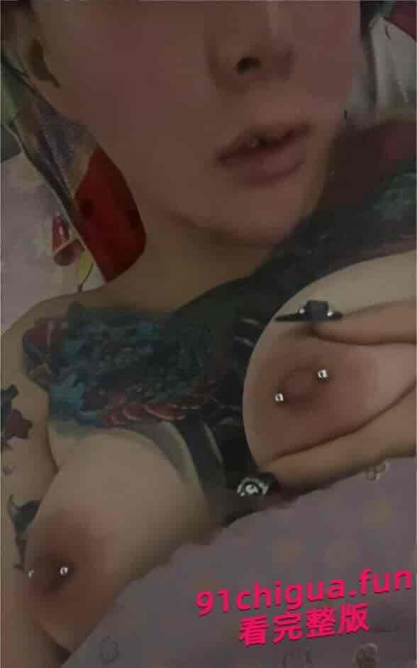 超高颜值纹身女王王小雨被被爆受虐性瘾，性感制服诱惑搭配黑丝性爱视频流出惊爆网络！-2