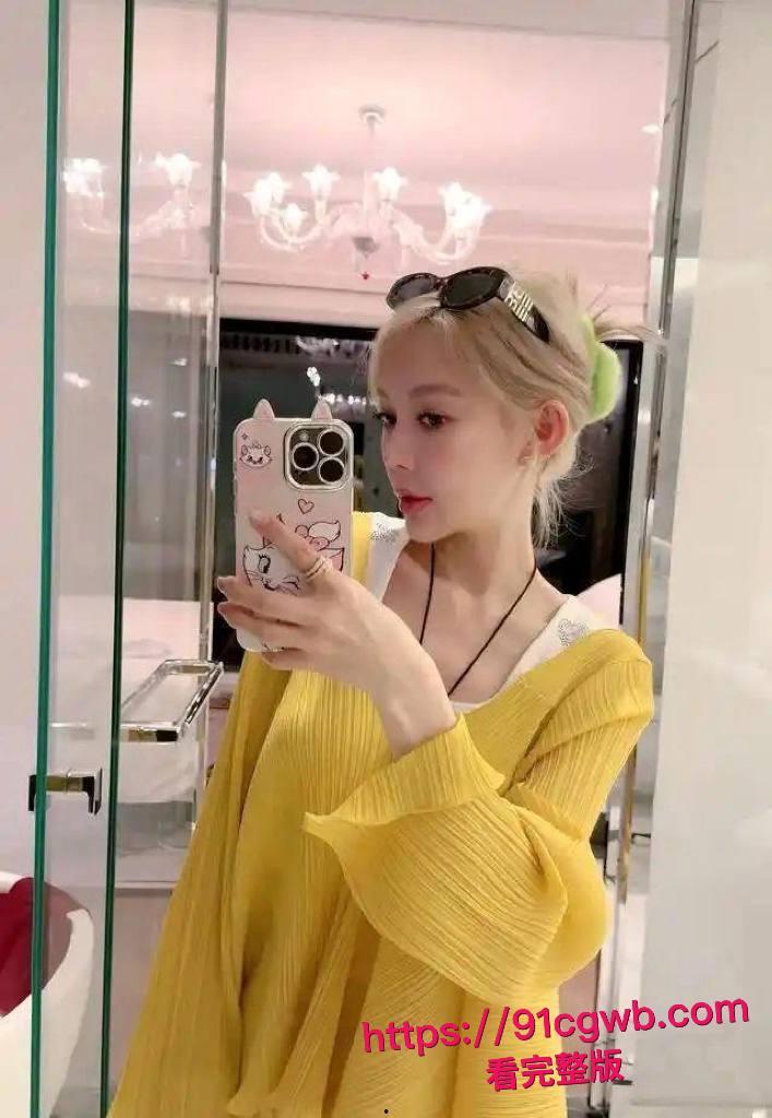 网红鼻祖郭美美冲上抖音热搜榜 出狱两年喜提700万海蓝劳斯莱斯外滩炫富与绝版9分钟卖淫口交性爱视频被曝光-2