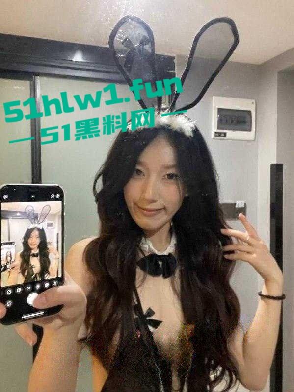 独家曝光！郑州职业技术学院【马玲玲】高颜值女校花，身穿情趣套装约炮视频。-6