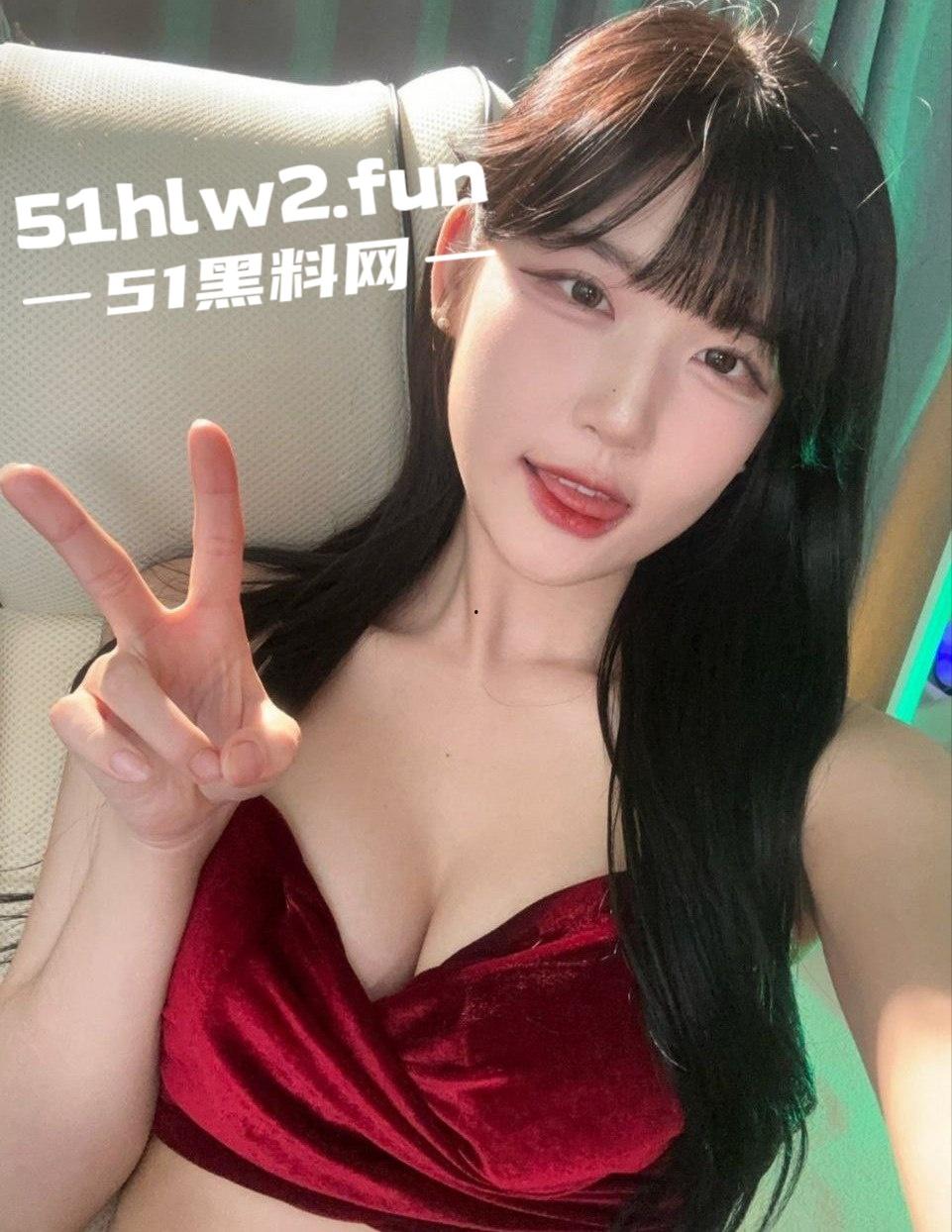 韩国高颜值女神【olaniyule】顶级身材反差母狗肌肤白嫩翘臀大奶，掰开修长美腿自慰嫩穴，诱惑自拍合集流出。-10