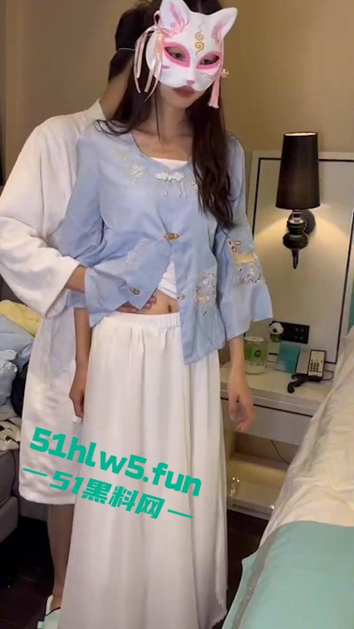 乱伦系列之亲兄妹，为了赚快钱合体直播乱伦，酒店刺激打桩淫汁四射！-8