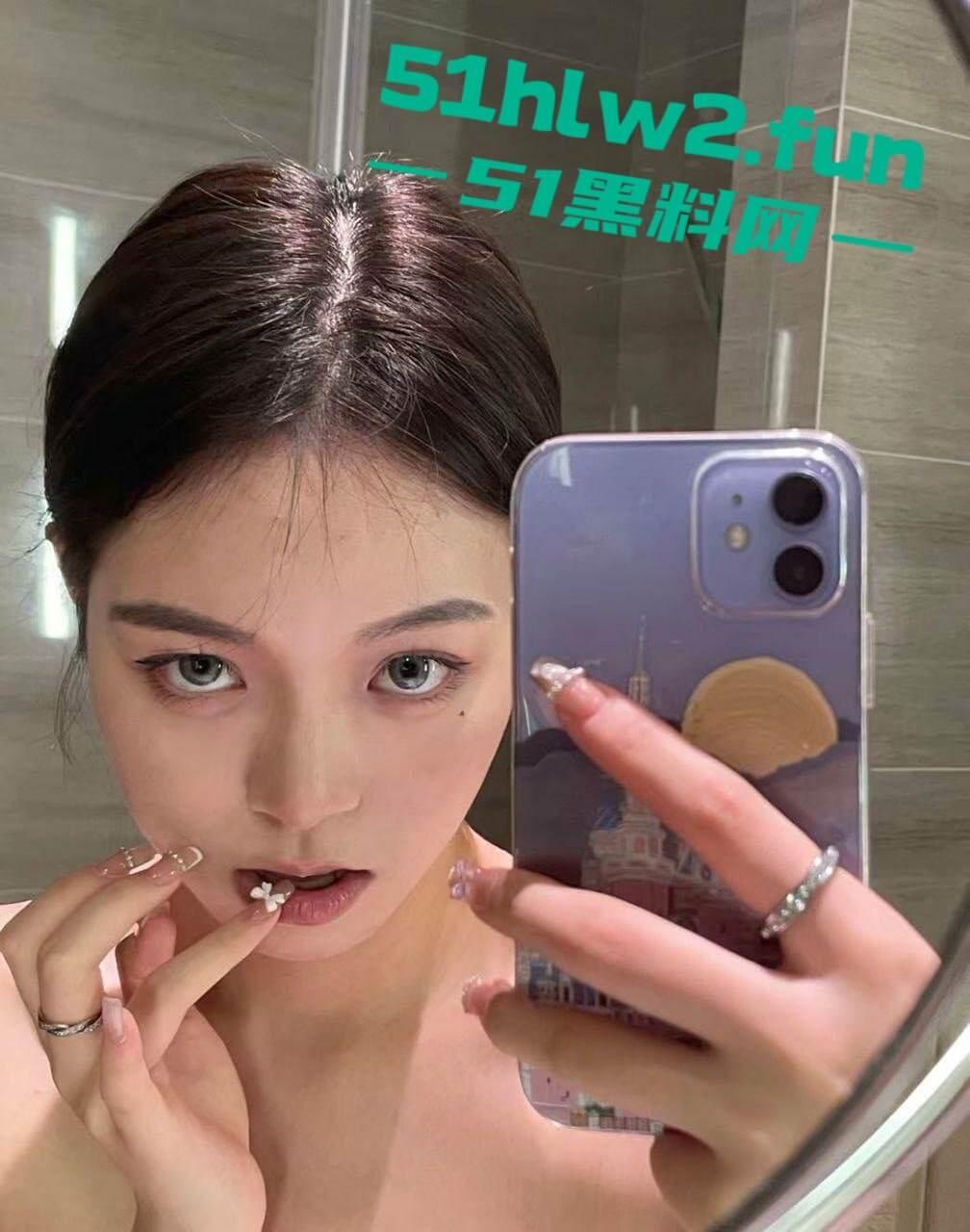 山东反差母狗【苏淼】超长美腿翘臀尤物，大屌金主包养穿各式情趣内衣展示完美诱人酮体，私密视频被流出。-12