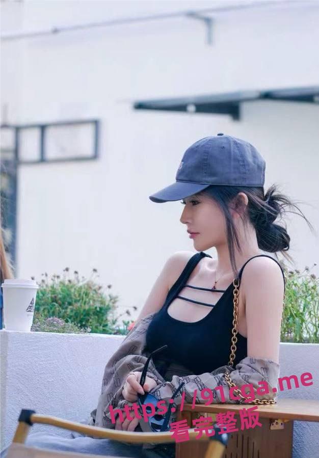 大哥狂刷刷600w都得不到的斗鱼知名女主播郁安楠塌房了 不雅视频流出！-6