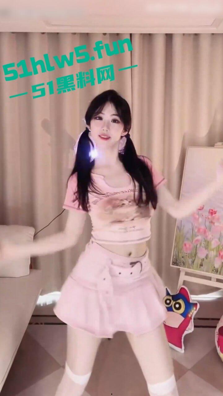 重磅推荐反差网红【B站小欣助眠qwq】专属定制自拍视频，露脸全裸最大尺度遭曝光。-1