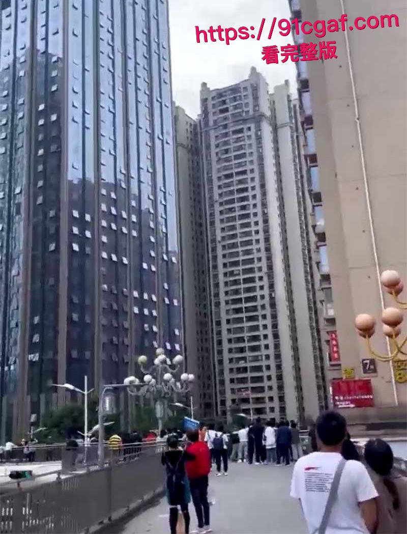 贵阳市花果园高楼惊现蜘蛛侠！ 心理素质牛逼 结局封神！看完女主才知道为啥这么牛了！-7