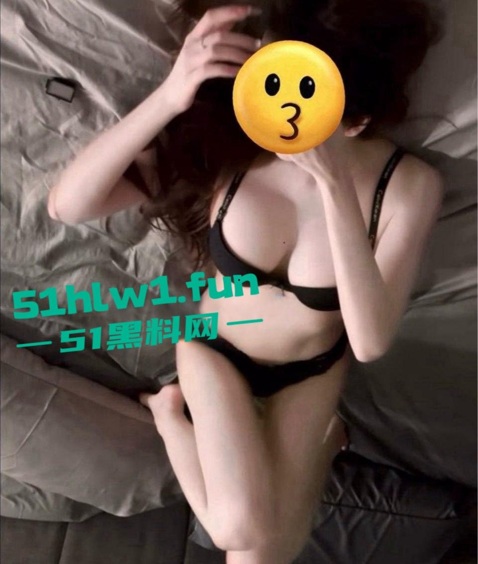 抖音百万粉丝擦边女网红【童锣烧 】微密圈大尺度作品流出 白丝肥臀顶级蜂腰简直太绝了！-8