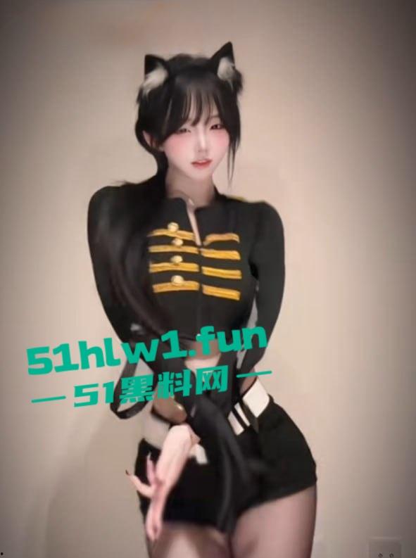 抖音百万粉丝擦边女网红【童锣烧 】微密圈大尺度作品流出 白丝肥臀顶级蜂腰简直太绝了！-13